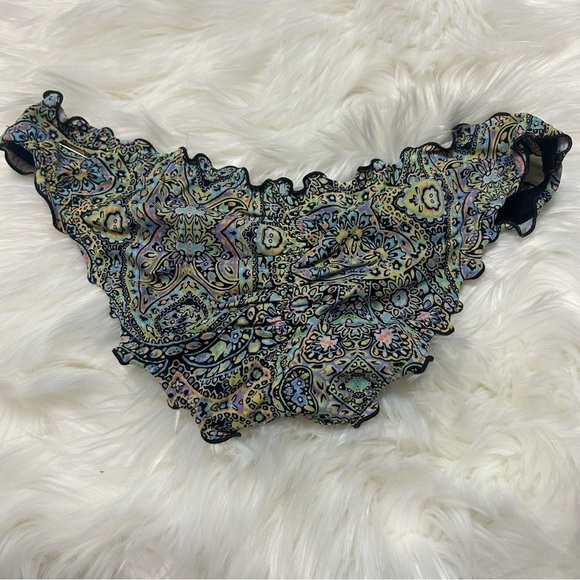 Size M Victoria’s Secret “The Ruffle Cheeky” Paisley Bikini Bottoms E2 - Picture 1 of 6